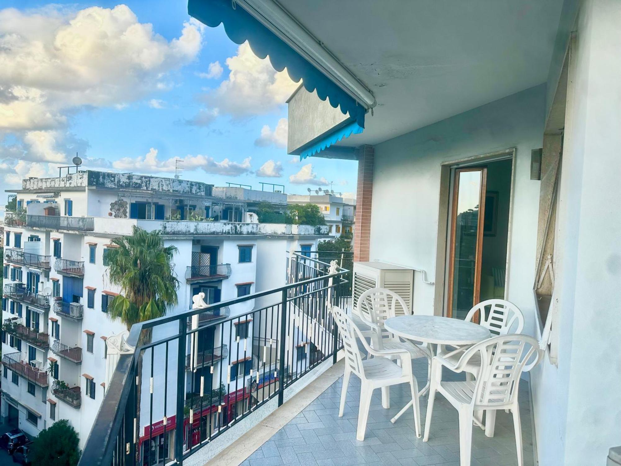 Roof And Sky Sorrento Center Suite Exterior photo